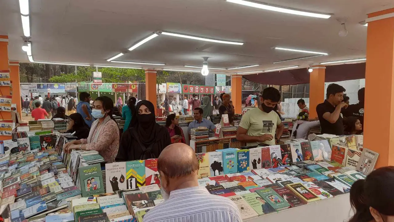 বইমেলায় বিক্রি নিয়ে সন্তুষ্ট প্রকাশকরা, আশীর্বাদ মেট্রোরেল