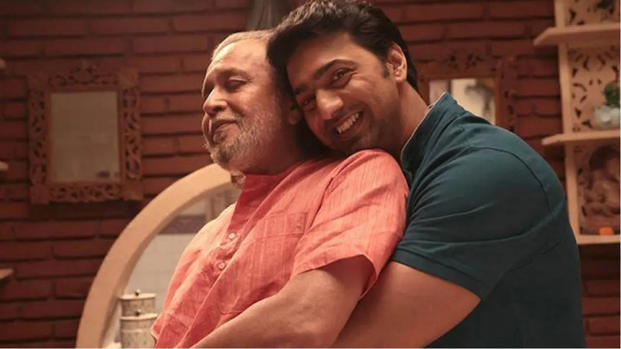 গরু পাচারকাণ্ডে তৃণমূলের দেবের পাশে বিজেপির মিঠুন