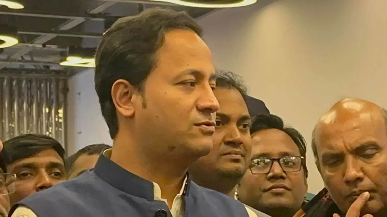 মেডিকেল ভর্তির জন্য ‘কিছু করতে’ শিক্ষামন্ত্রীকে ম্যাসেজ!