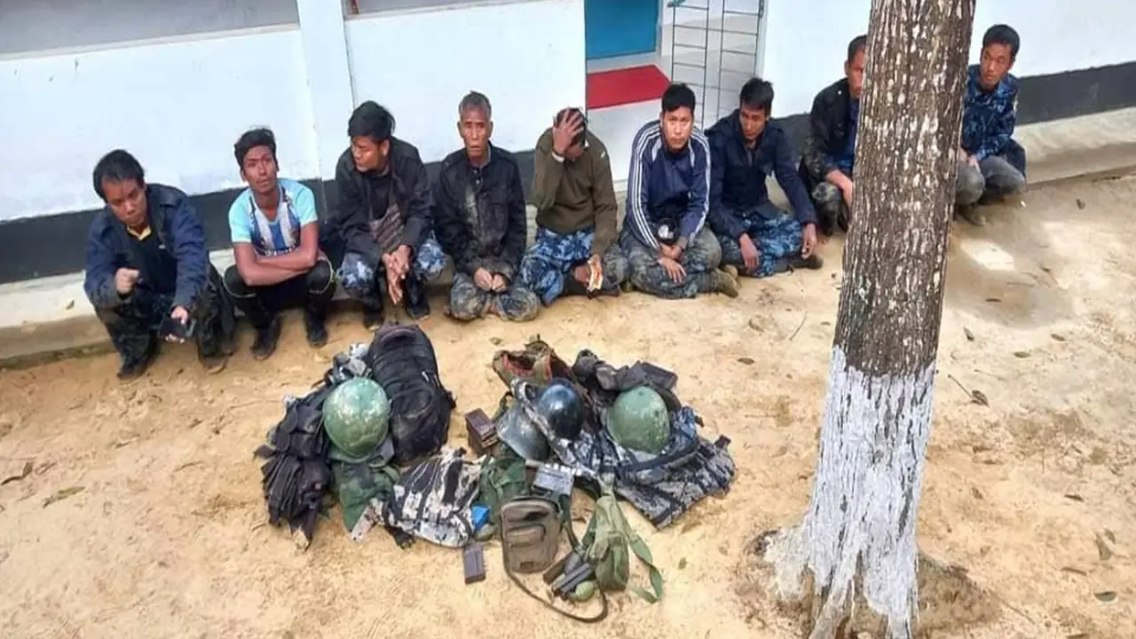 সীমান্তবাসীদের নিরাপদ আশ্রয়ে সরিয়ে নেওয়ার নির্দেশ