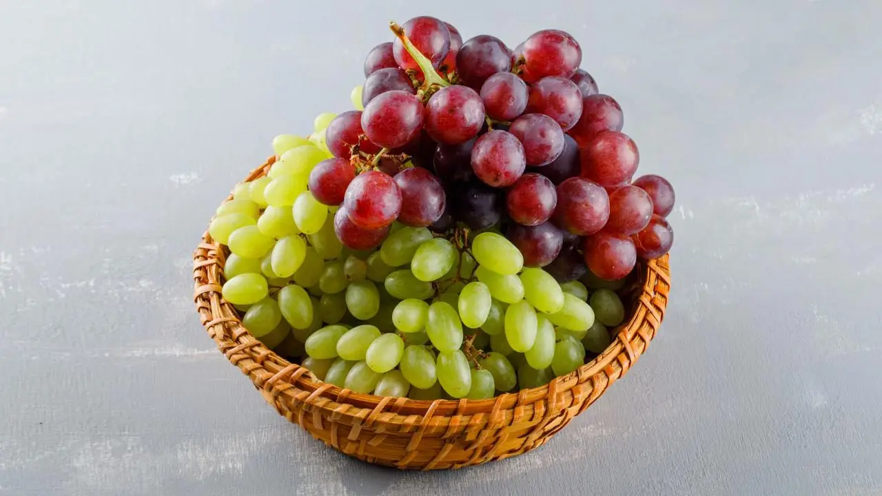 সবুজ না কালো, কোন আঙুর বেশি উপকারী