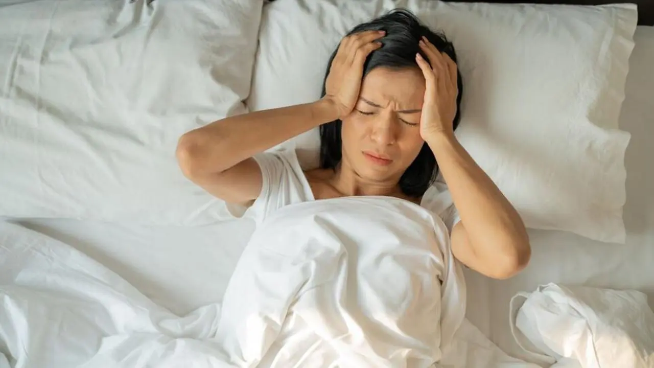 ঘুম আসে না? জেনে নিন ঘরোয়া সমাধান