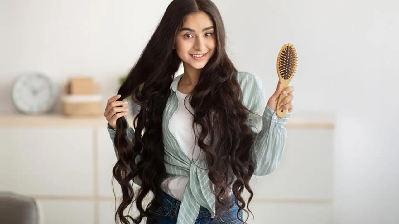 চুল পড়া বন্ধ হচ্ছে না? এই খাবারগুলো খান