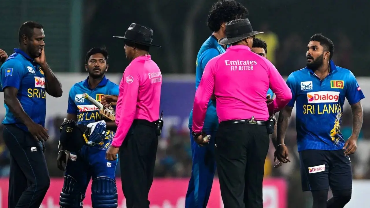 বাংলাদেশের বিপক্ষে ‘নিষিদ্ধ’ হাসারাঙ্গাই লঙ্কানদের অধিনায়ক