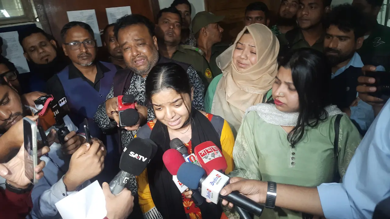 উত্তরপত্র ছিঁড়লেন পর্যবেক্ষক, হাউমাউ করে কাঁদলেন শিক্ষার্থী