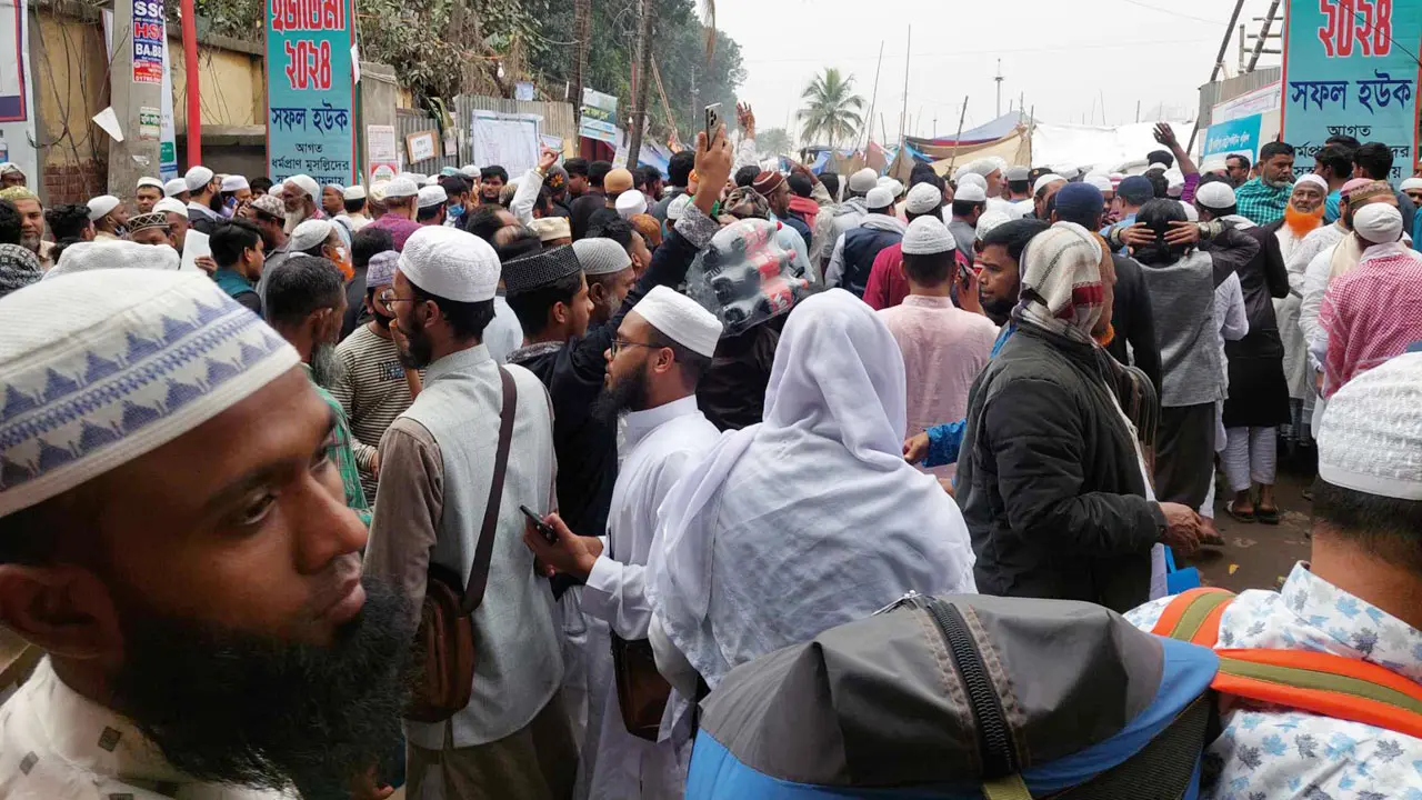 দেশের বৃহত্তম জুমার নামাজের অপেক্ষায় লাখো মুসল্লি