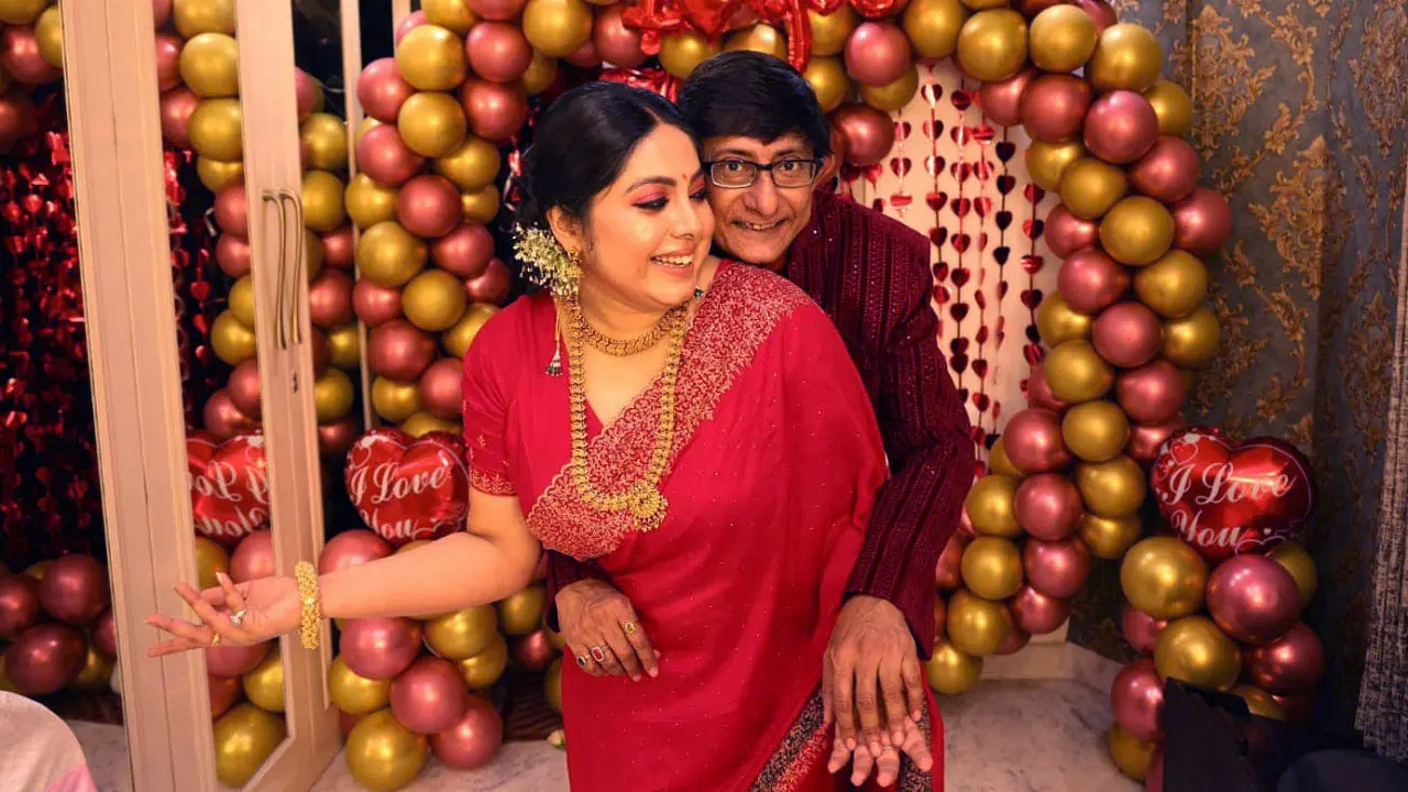হানিমুনে গিয়ে ‘খোলামেলা’ কাঞ্চনের স্ত্রী, ছবি তুললেন স্বামী