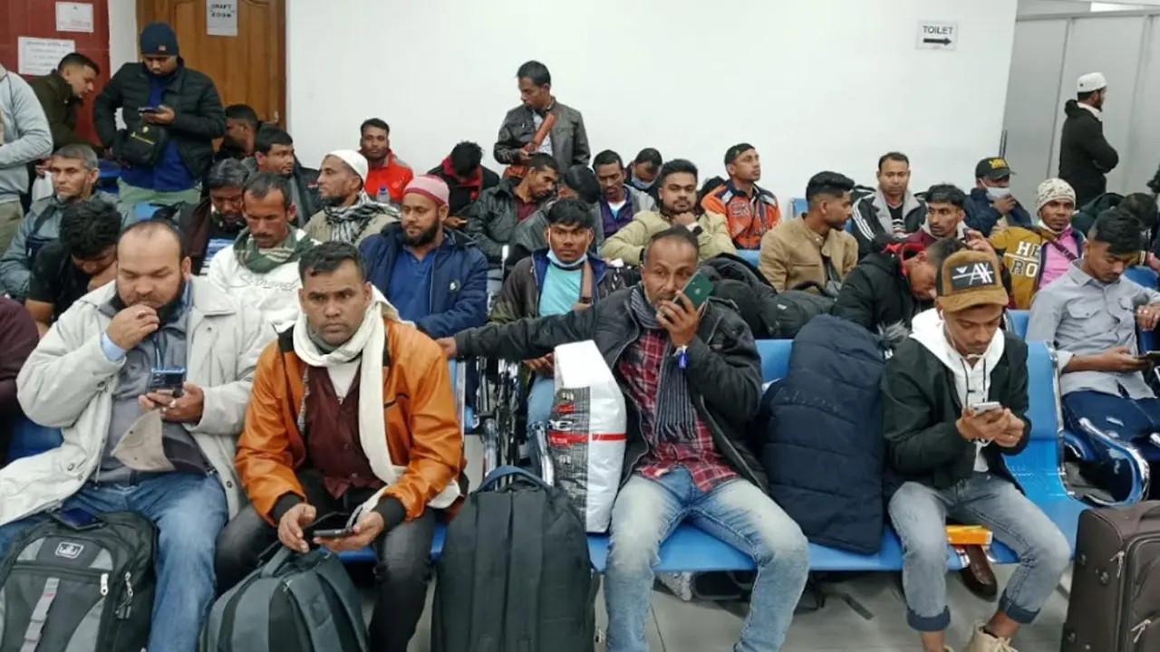 লিবিয়া থেকে দেশে ফিরেছেন আরও ১৩৯ বাংলাদেশি