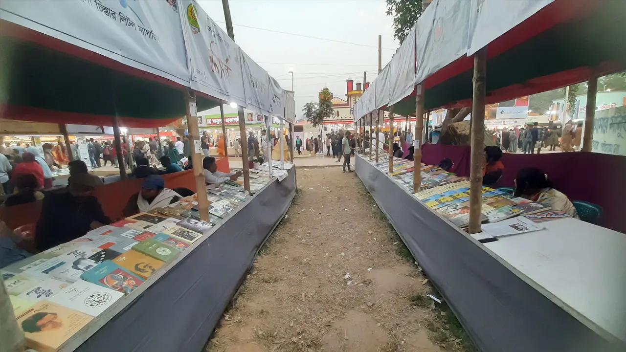 দর্শনার্থীতে ঠাসা বইমেলায় ফাঁকা লিটলম্যাগ চত্বর
