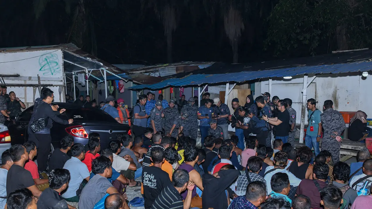 মালয়েশিয়ায় বাংলাদেশিসহ ১৩২ অভিবাসী আটক