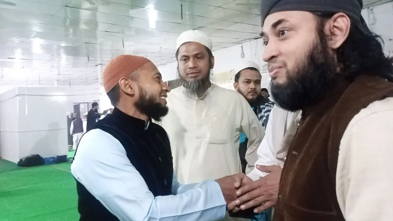 ইজতেমার দ্বিতীয় পর্বে যোগ দিয়েছেন ক্রিকেটার মুশফিকুর রহিম