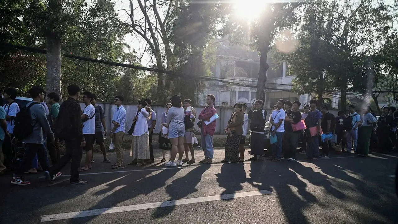 সেনাবাহিনীতে যোগদান বাধ্যতামূলক, পালাচ্ছেন মিয়ানমারের বাসিন্দারা