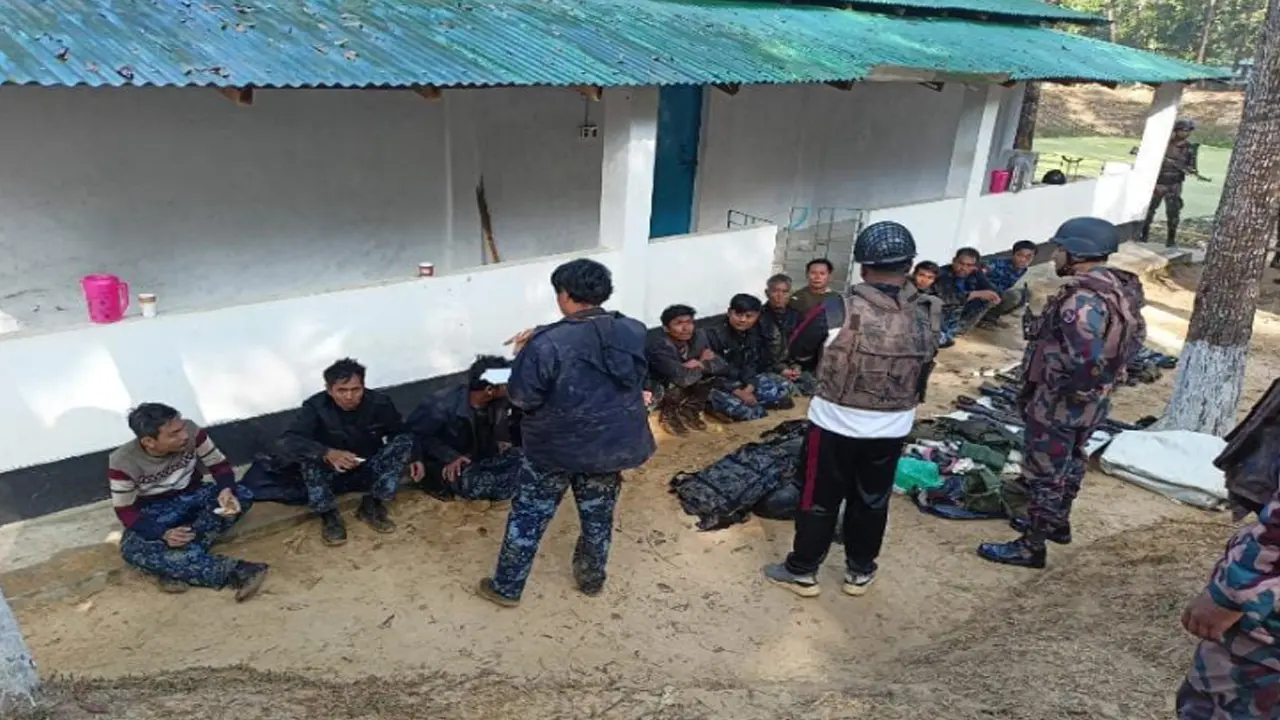 সীমান্তে উত্তেজনা কমেনি, আকাশে চক্কর দিতে দেখা গেছে যুদ্ধবিমান