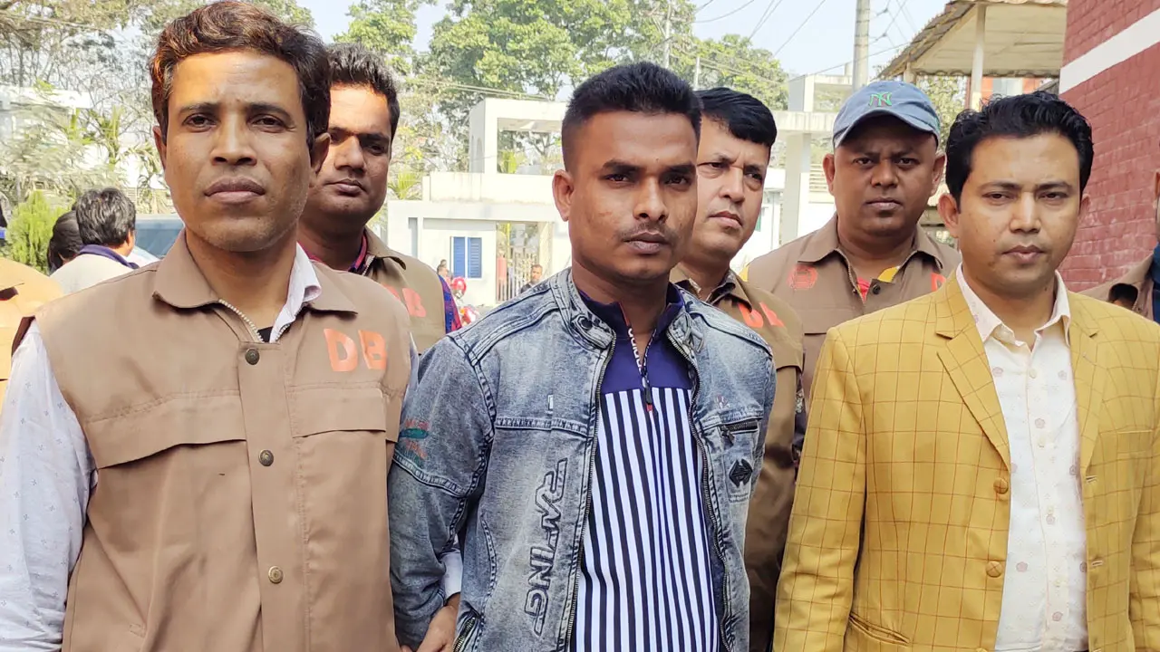 নৌবাহিনীর সদস্য পরিচয়ে ১৩ বিয়ে, অর্ধকোটি টাকা আত্মসাৎ