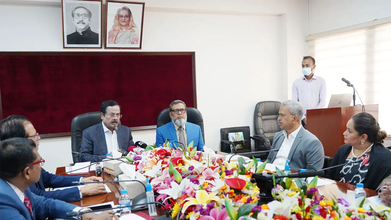পোশাক রপ্তানিতে আমরা এক মোড়লের ওপর নির্ভরশীল নই : নানক