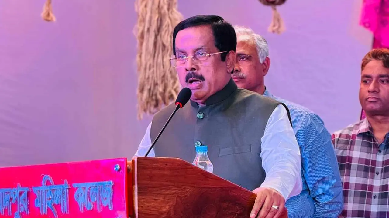 একটি গোষ্ঠী নারী সমাজকে বিপথে নিতে চায় : নানক