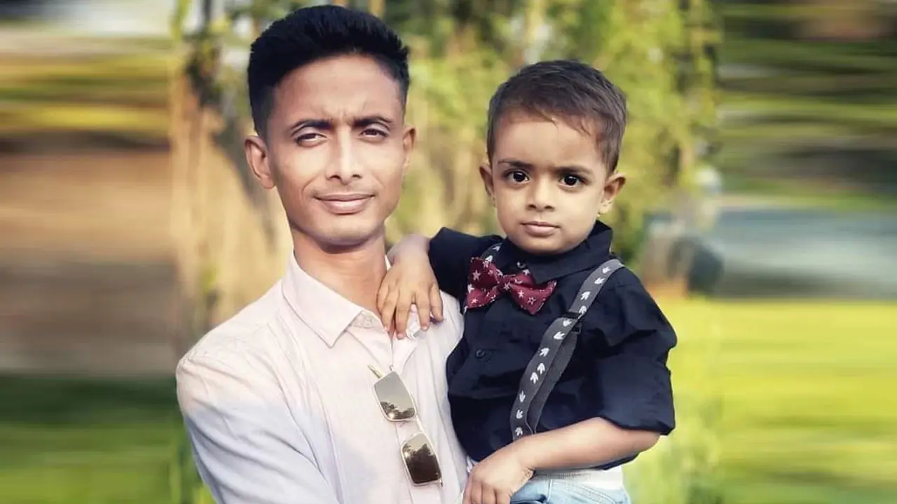 ট্রেনে কাটা পড়ে বাবা-ছেলের মৃত্যু, পাশাপাশি কবরে দাফন