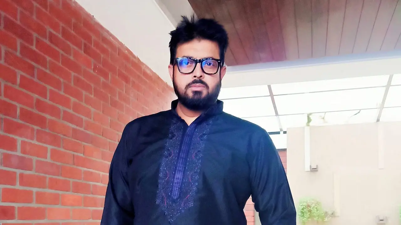 নব্বইয়ের পরের নায়িকাদের ভণ্ড বললেন ওমর সানী