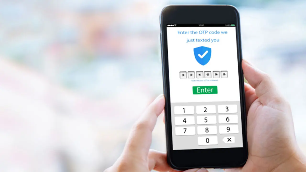 ফোনে ওটিপি দিয়ে ২০ লাখ টাকা খোয়ালেন নারী