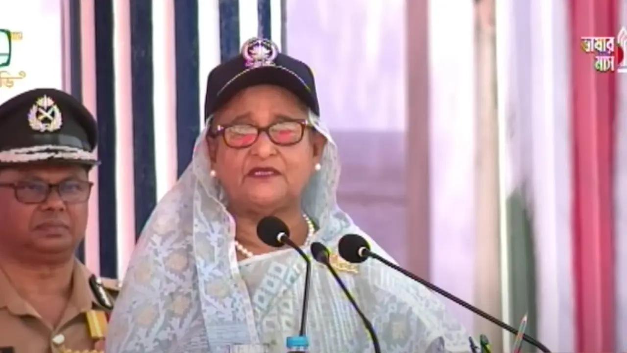 জীবনবাজি রেখে ধ্বংসাত্মক কর্মকাণ্ড রুখে দিয়েছেন পুলিশ সদস্যরা