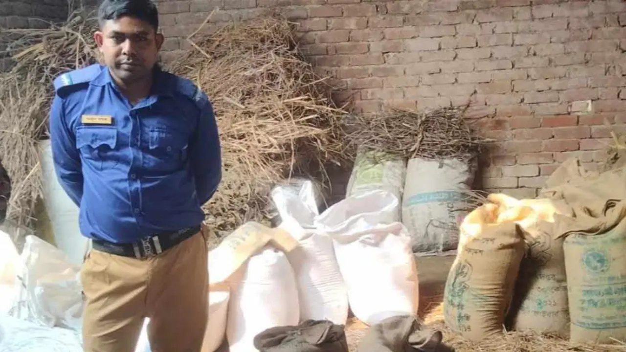 নওগাঁয় জব্দকৃত ৪৪ বস্তা সরকারি চাল এতিমখানা-মাদরাসায় বিতরণ