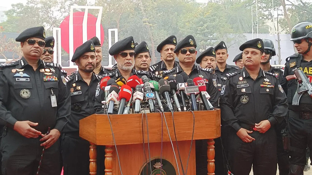 কেন্দ্রীয় শহীদ মিনারে কোনো হুমকি নেই : র্যাব ডিজি