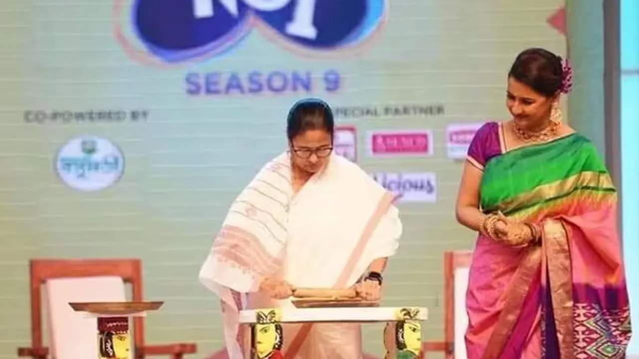 রচনার সঙ্গে রুটি বেলবেন মমতা, কবে দেখা যাবে?