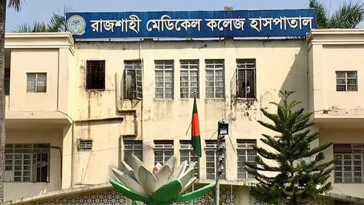 রোগীর ছেলেকে মারধর, ২ ইন্টার্ন চিকিৎসক সাময়িক বরখাস্ত