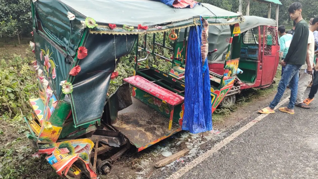 গাজীপুরে বাস-অটোরিকশার সংঘর্ষে ছয় এসএসসি পরীক্ষার্থীসহ আহত ১০