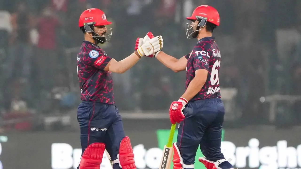 শাদাব-সালমানের ঝড়ে পিএসএলে তিক্ত শুরু শাহিনদের