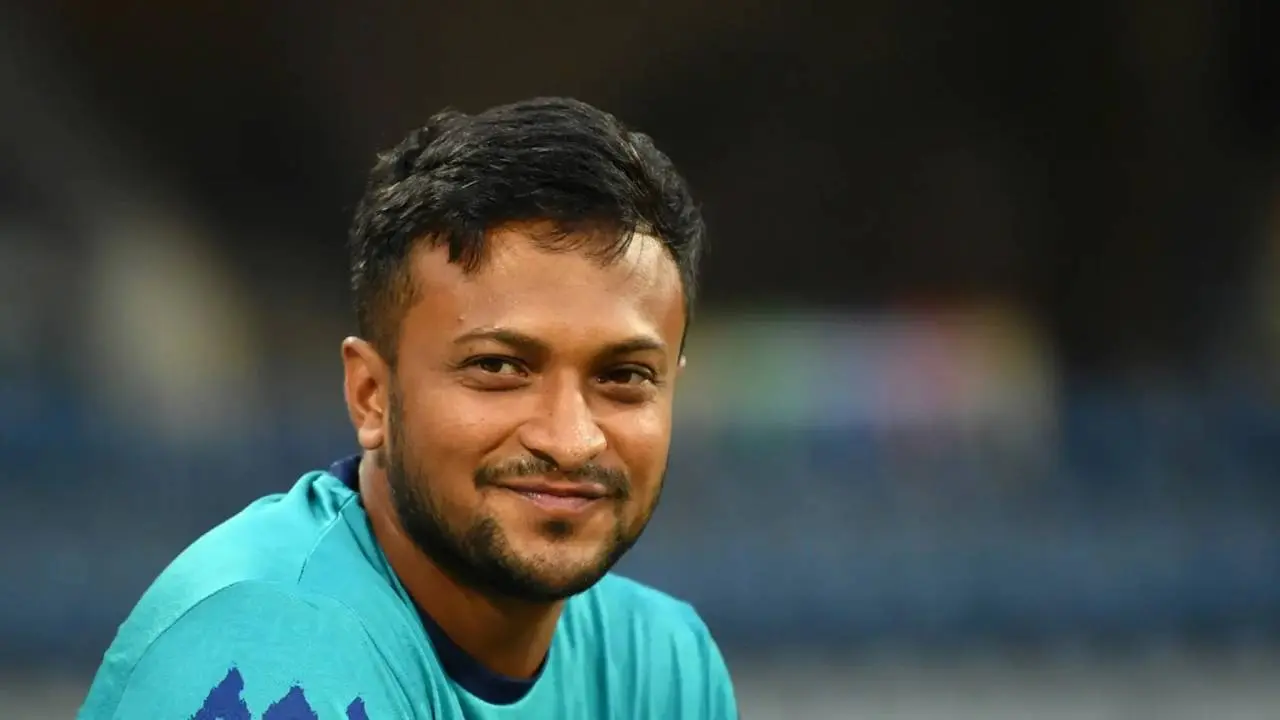 বিপিএলের মাঝেই দলবদল করলেন সাকিব 