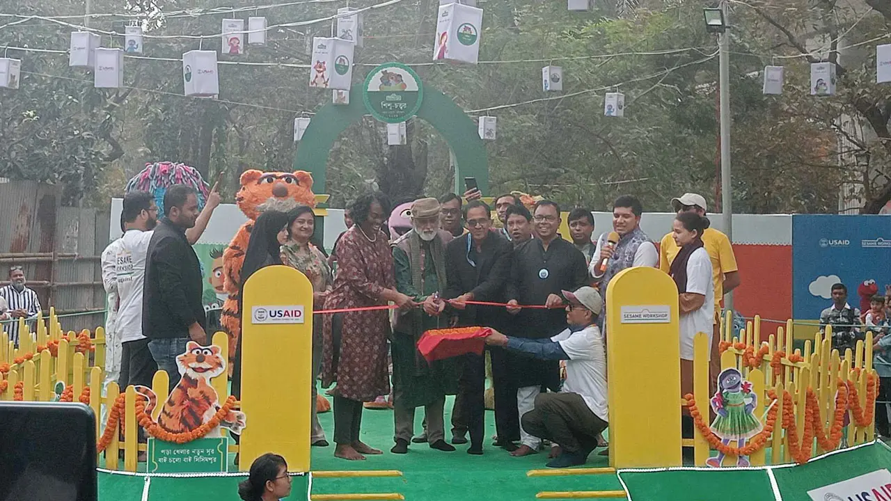 বই মেলায় শিশু প্রহরের উদ্বোধন