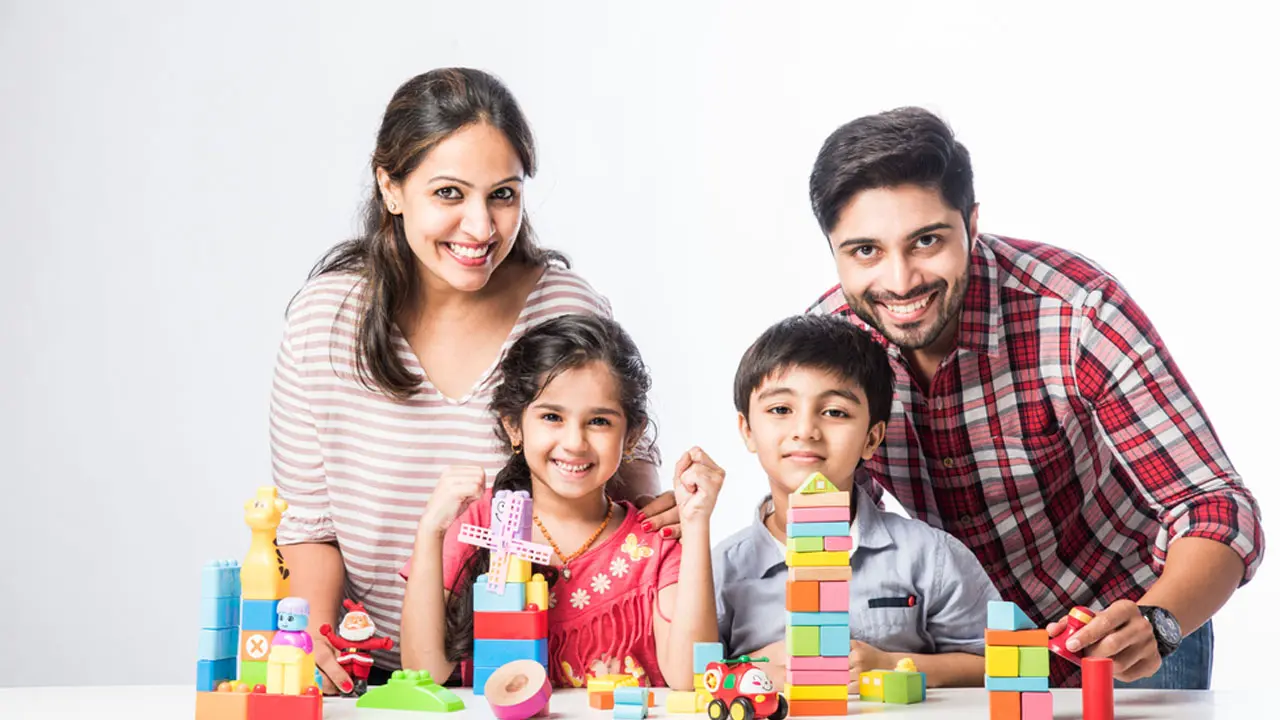 সন্তানের ভালো বন্ধু হতে চান? জেনে নিন কী করবেন