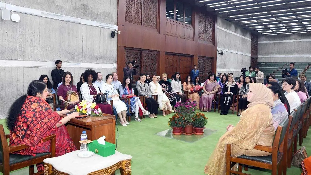 স্পিকারের সঙ্গে বিদেশি মিশন প্রধানদের স্পাউজদের সাক্ষাৎ