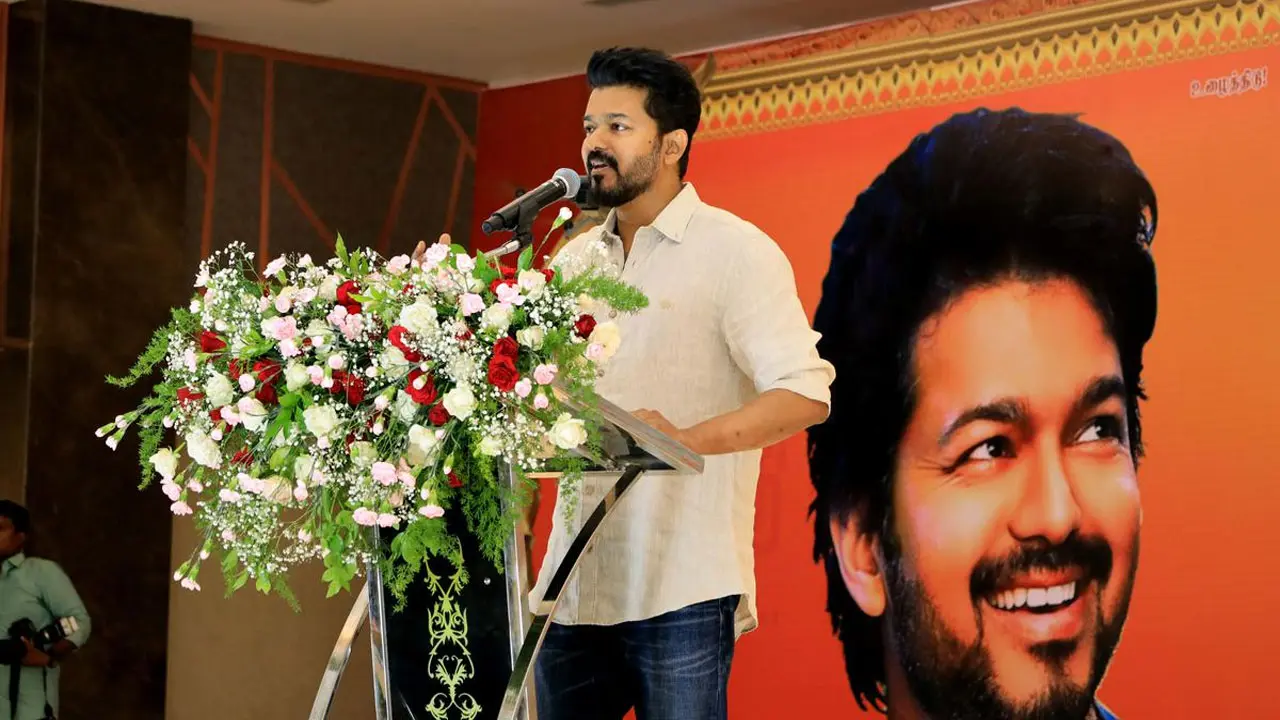 রাজনীতিতে থালাপতি বিজয়, প্রকাশ করলেন নিজের দলের নাম