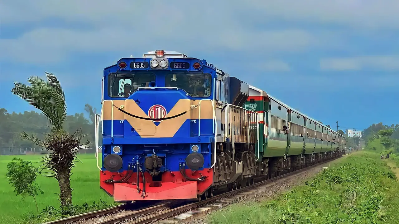জানুয়ারির বেতন বাকি, ট্রেন না চালানোর ঘোষণা