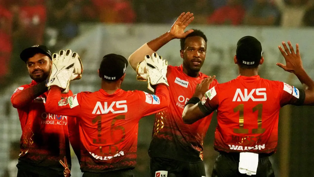 রাসেলের ঝড়ে উড়ে গেল সাকিবের রংপুর