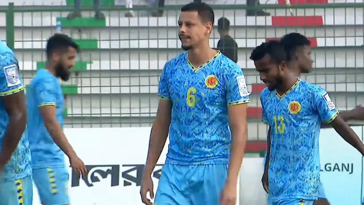 রাসেলকে হারাল আবাহনী 