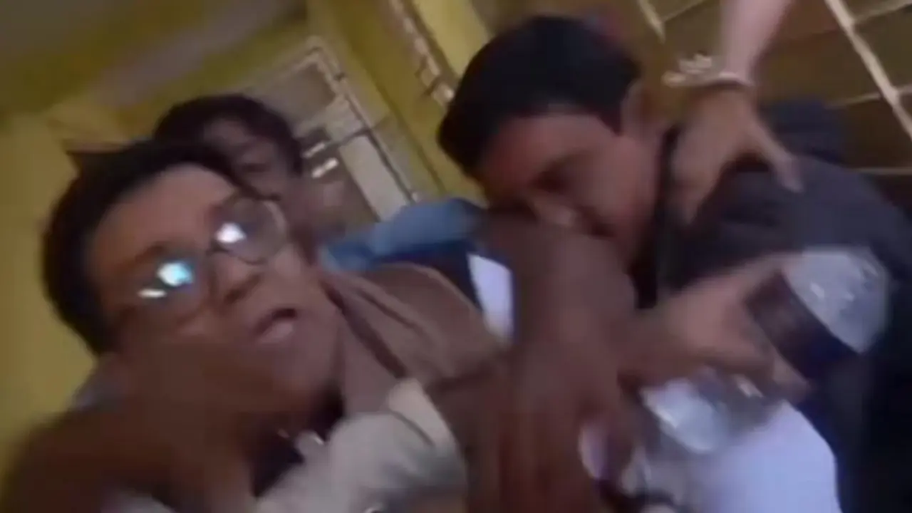 বগুড়ায় ভোটকেন্দ্রে স্বতন্ত্র প্রার্থী হামলার শিকার