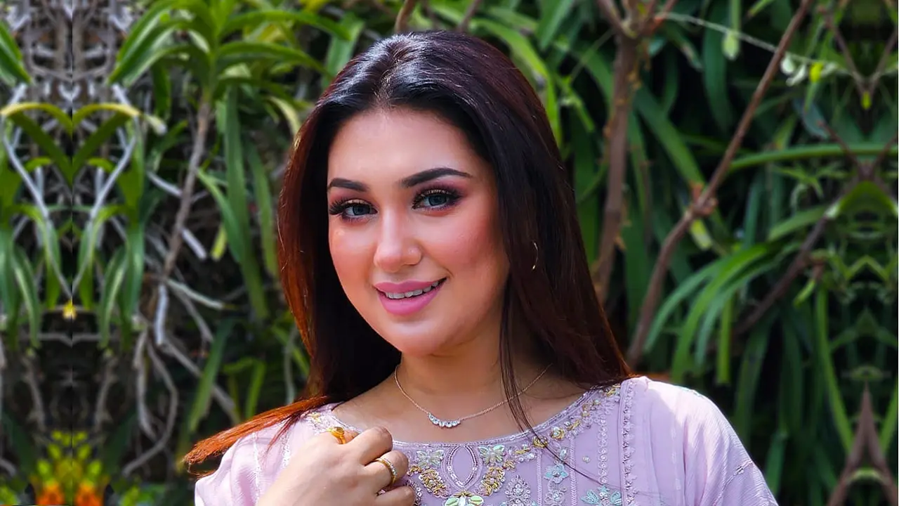 ব্যবসায়ী হিসেবে নিজেকে প্রতিষ্ঠিত করতে চাই : অপু বিশ্বাস