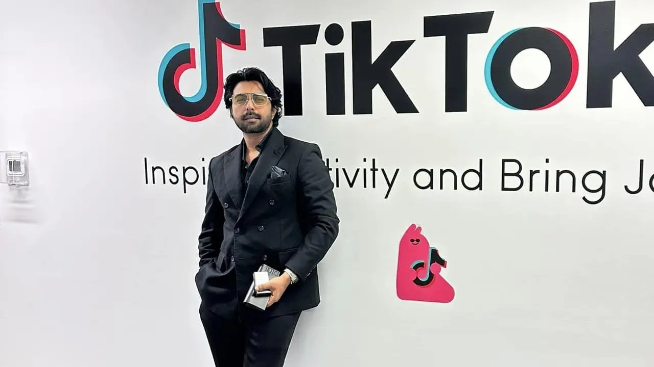 টিকটকের কার্যালয়ে অপূর্ব, বললেন- সম্মানিত বোধ করছি