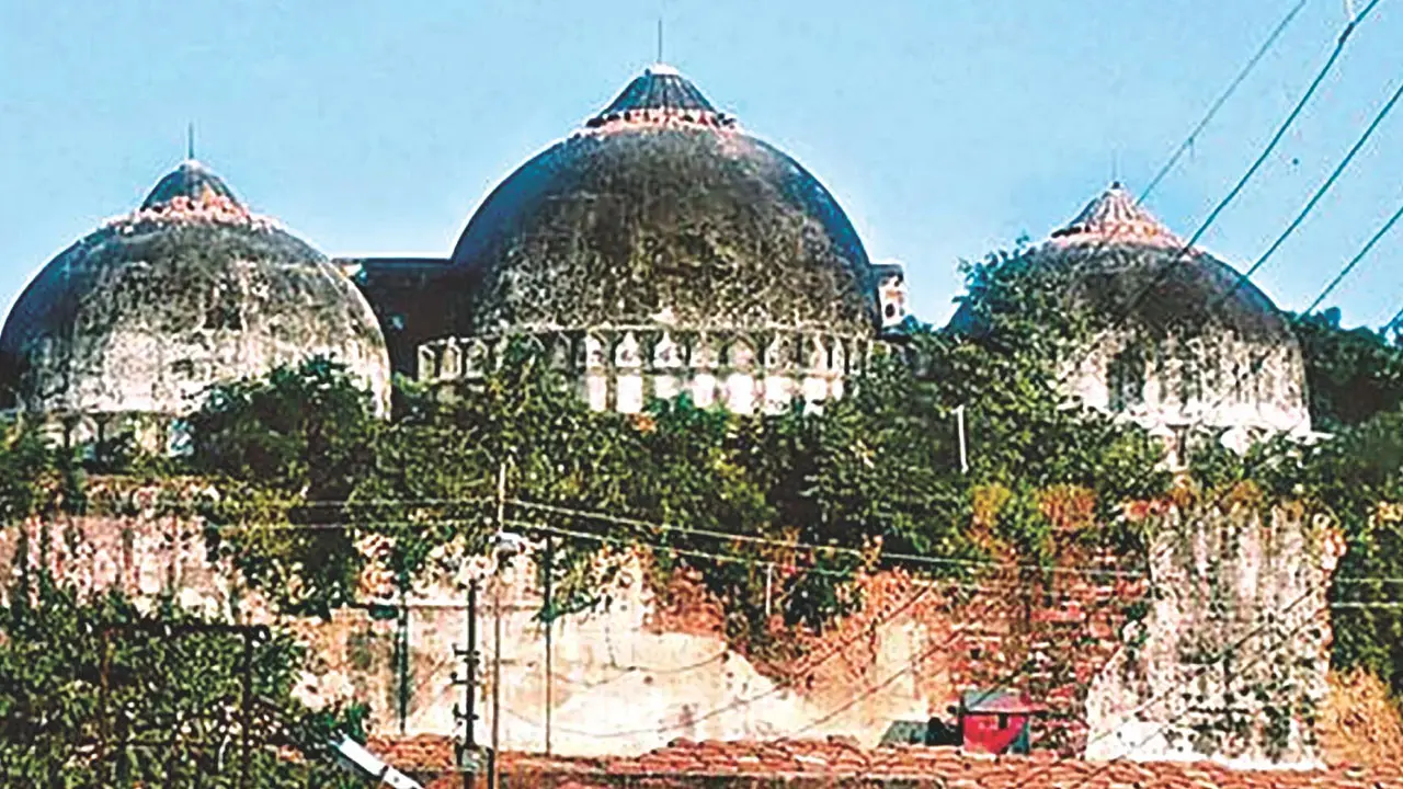 বাবরি মসজিদ নির্মাণ করেছিলেন যে মোগল সেনাপতি