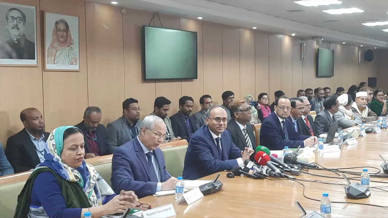 দেশের ইতিহাসে কোনো ব্যাংক বন্ধ হয়নি, ভবিষ্যতেও হবে না : গভর্নর