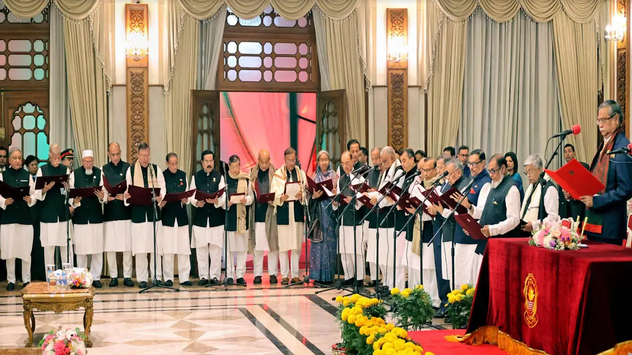 নতুন সরকারের ২ চ্যালেঞ্জ : পশ্চিমা স্বীকৃতি, অর্থনৈতিক শৃঙ্খলা