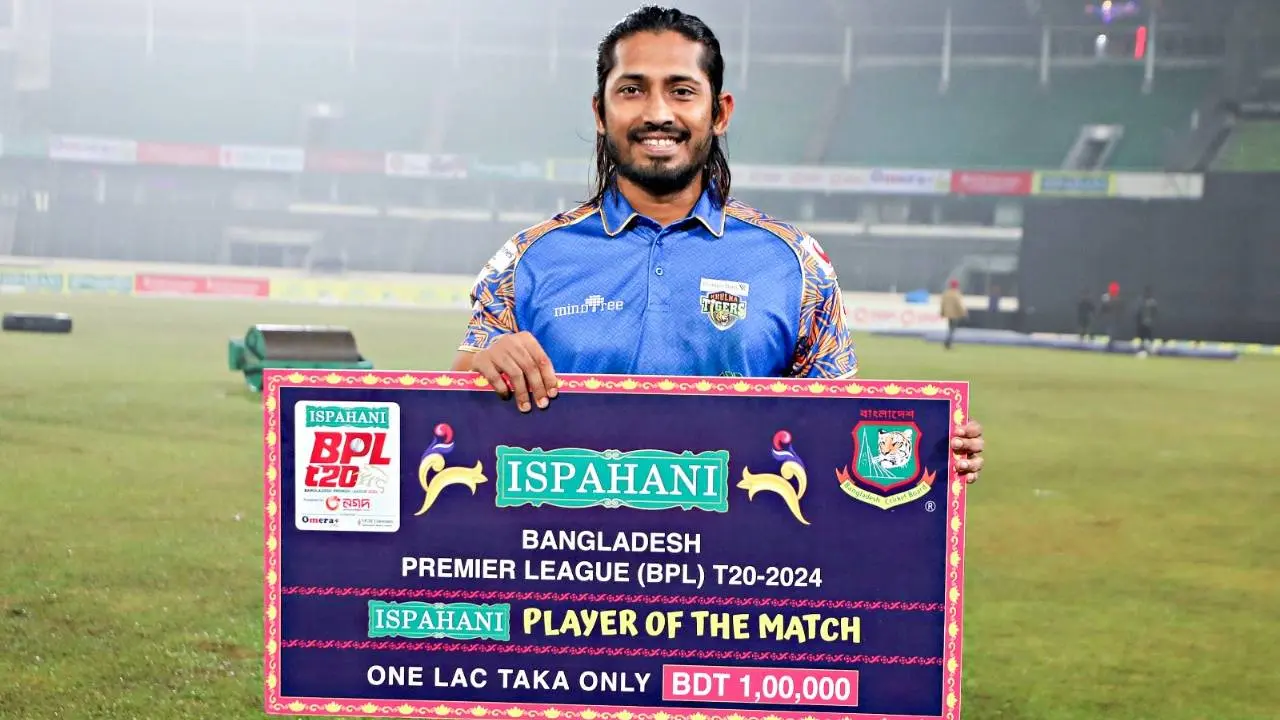 ক্যান্সার আক্রান্ত কোচকে ম্যাচসেরার অর্থ দিলেন বিজয়
