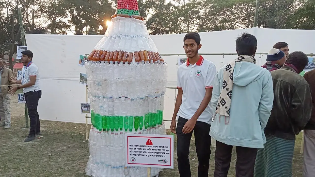 বরগুনায় ভিন্নধর্মী প্লাস্টিক প্রদর্শনী