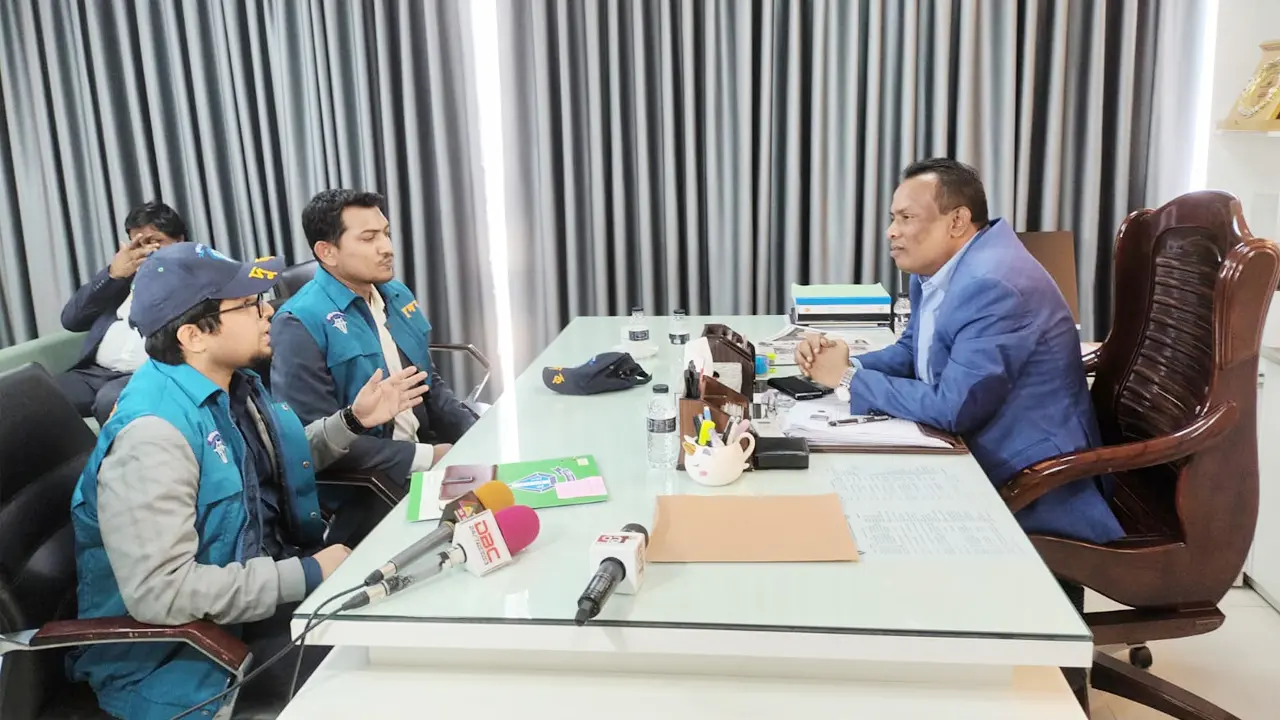 ছদ্মবেশে বিআরটিএ অফিসে দুদকের অভিযান, দালাল আটক
