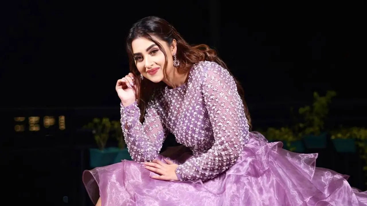 দেশের গণ্ডি পেরিয়ে ওপার বাংলায় বুবলী