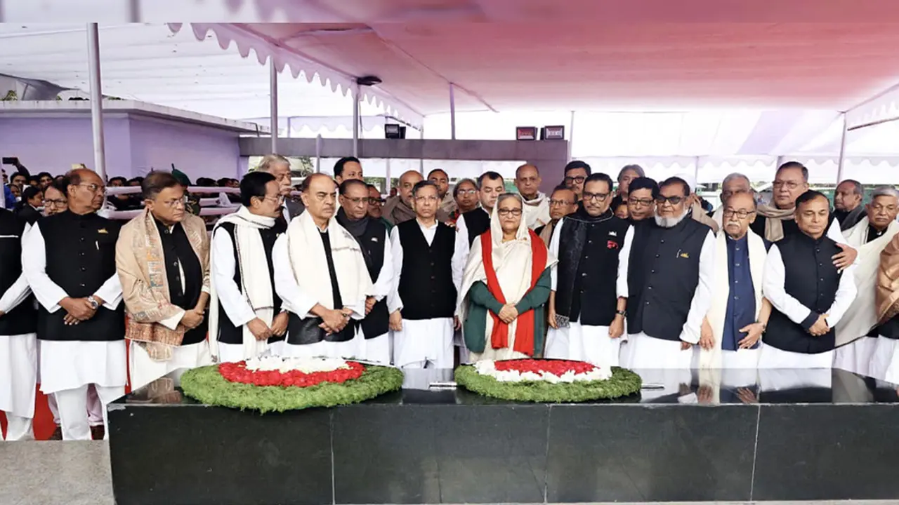 বঙ্গবন্ধুর প্রতিকৃতিতে প্রধানমন্ত্রী ও নতুন মন্ত্রিসভার শ্রদ্ধা