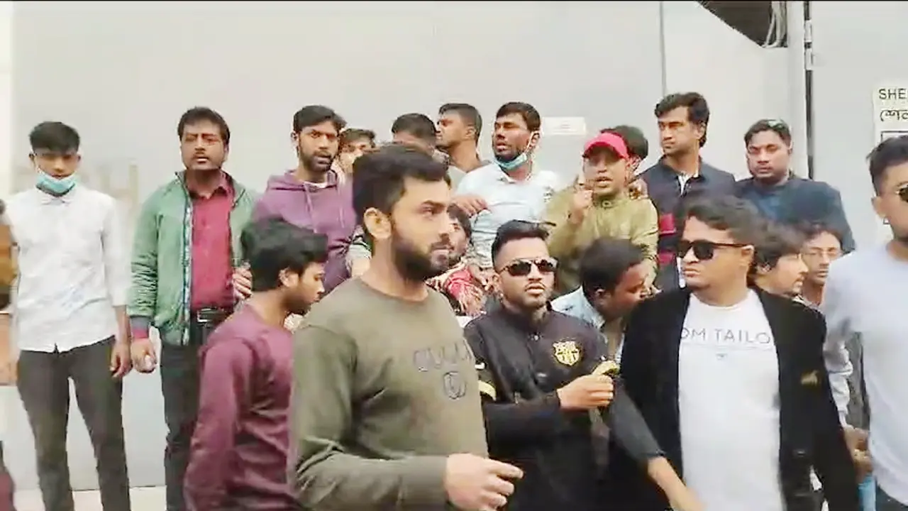 বাড্ডায় ছাত্রদলের কালো পতাকা মিছিল